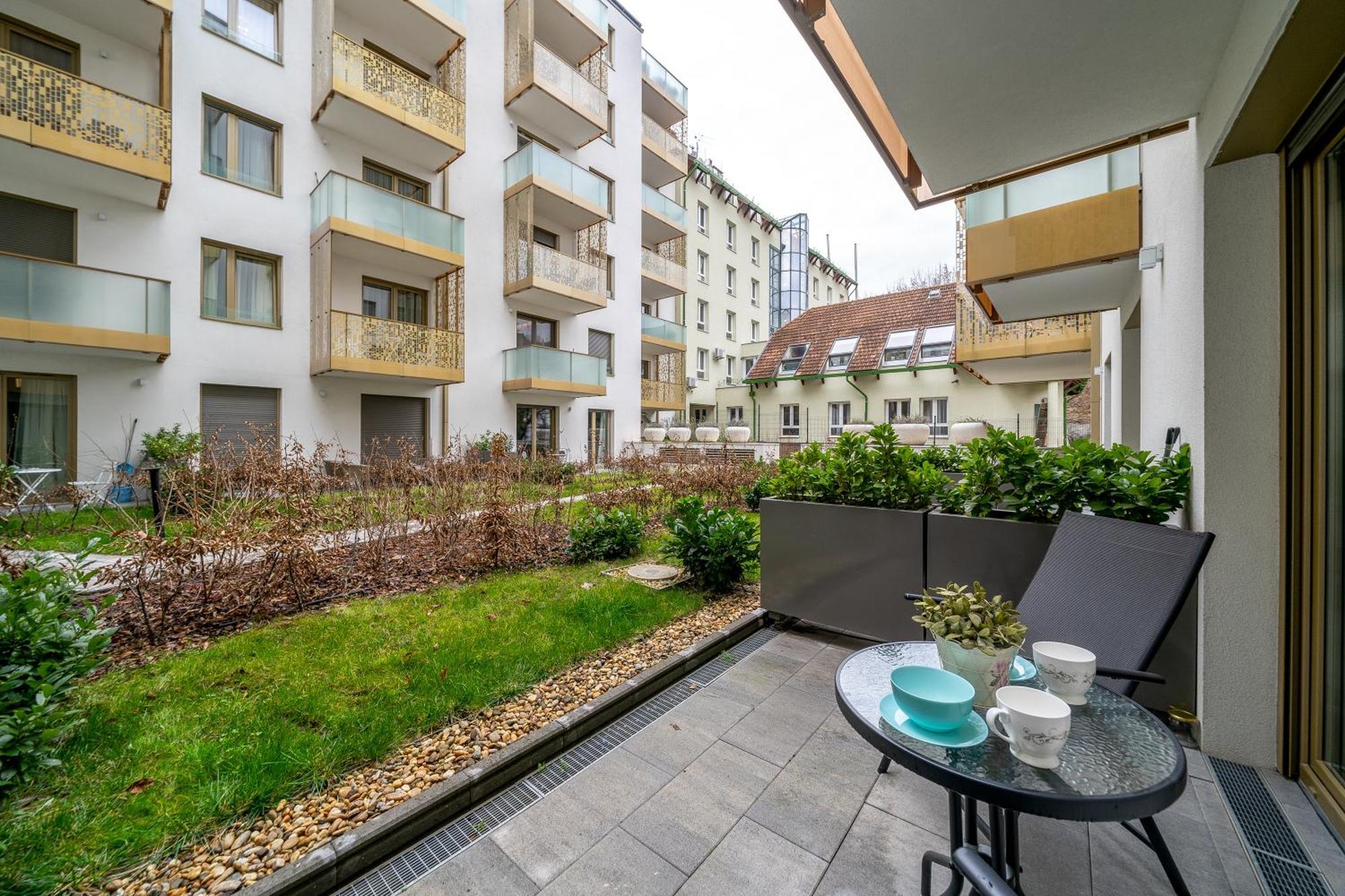 Budapest Magic Garden In Downtown Luaran gambar